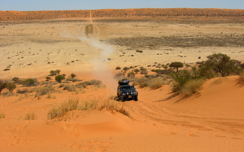 Im gemieteten 4x4 Fahrzeug offroad durch Australien