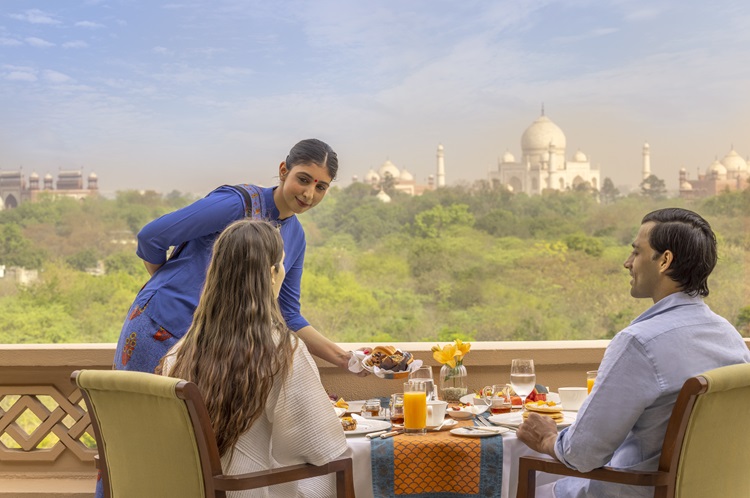 Genießen Sie Ihr Frühstück mit herrlichem Blick auf das Taj Mahal