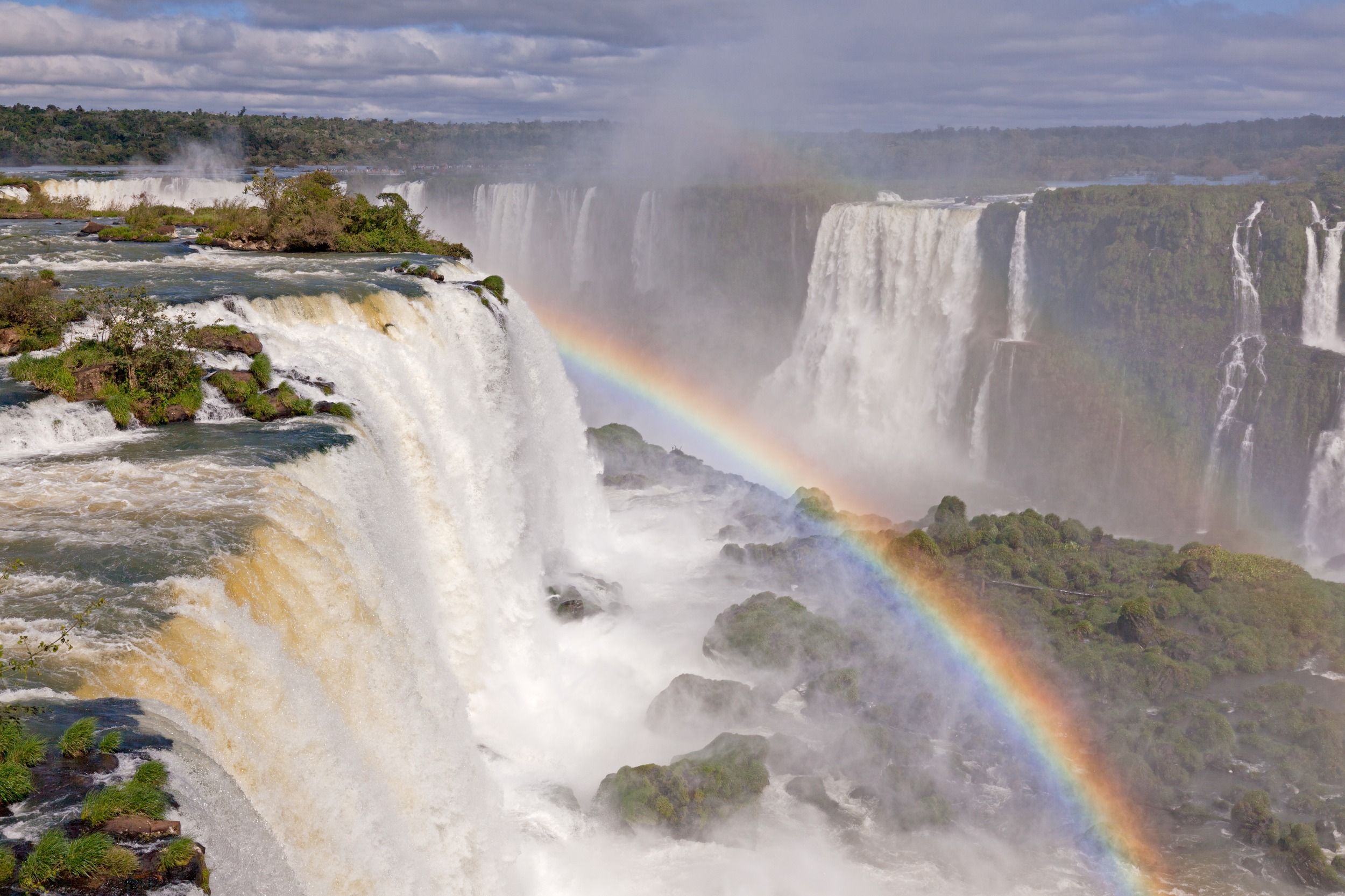 Du wirst allein beim Anblick der Iguazú-Wasserfälle zittern!