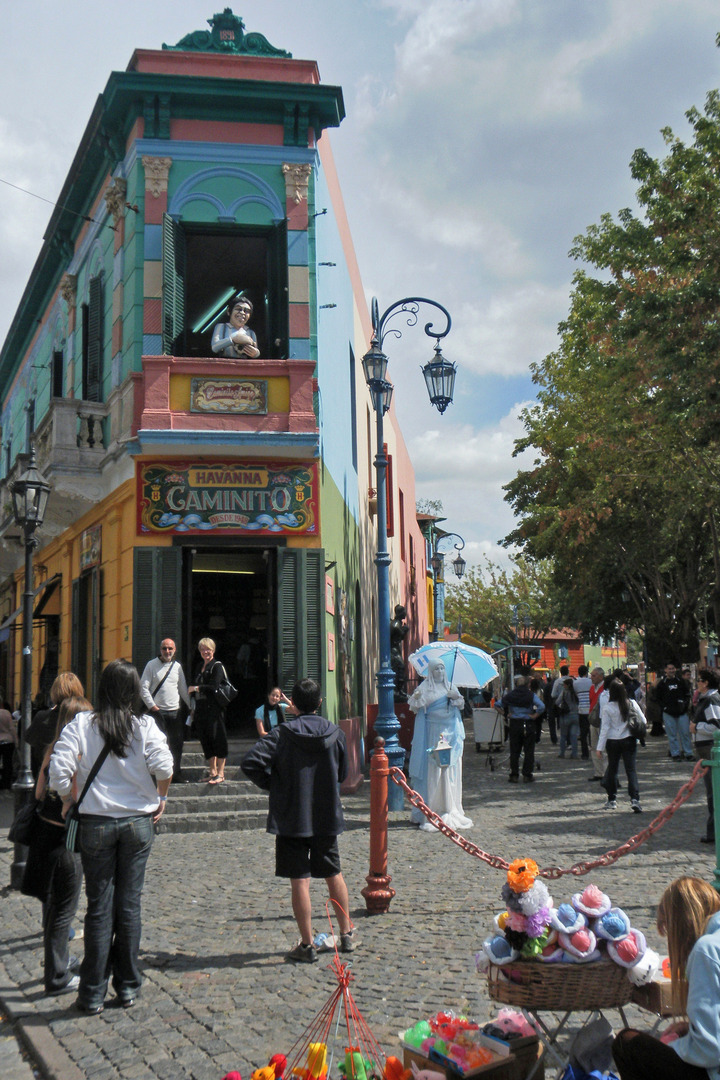 Buenos Aires: Kreative Stadt mit leidenschaftlichem Tango und einladenden Cafés.