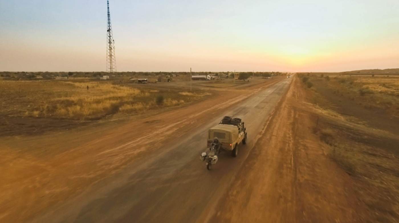 Staubige Piste in Afrika