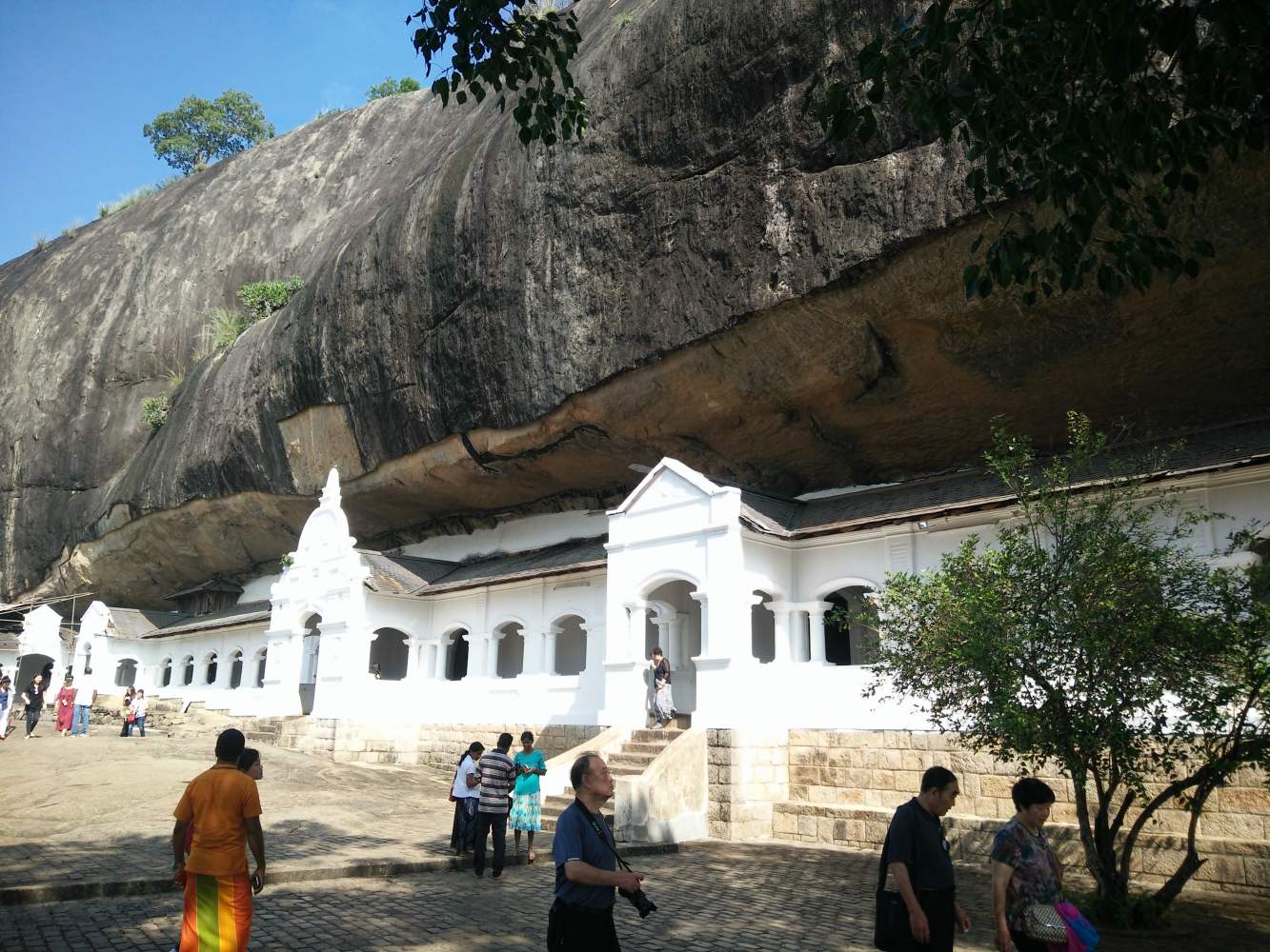 Einer von vielen Tempeln in Sri Lanka auf der Enduroabenteuer Sri Lanka: Vielseitige Kultur & Natur