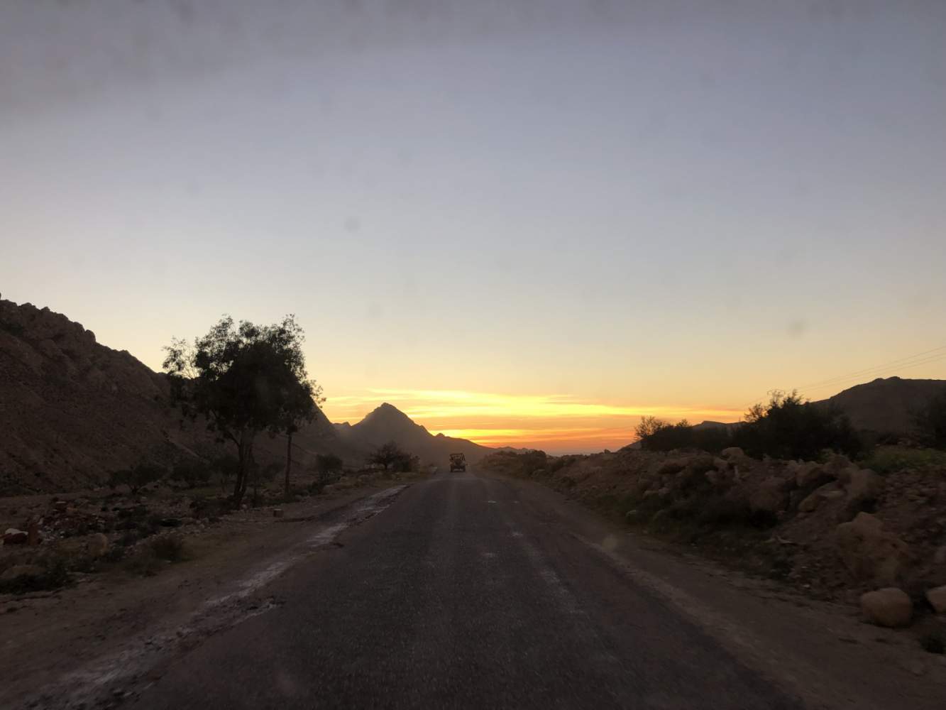 Geländewägen fahren Richtung Sonnenuntergang zurück nach Hammamet auf unseren 4x4 Reisen
