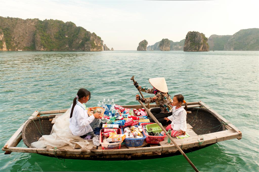 Verkäufer in Vietnam. Erlebnisreise vom Reiseveranstalter OVERCROSS