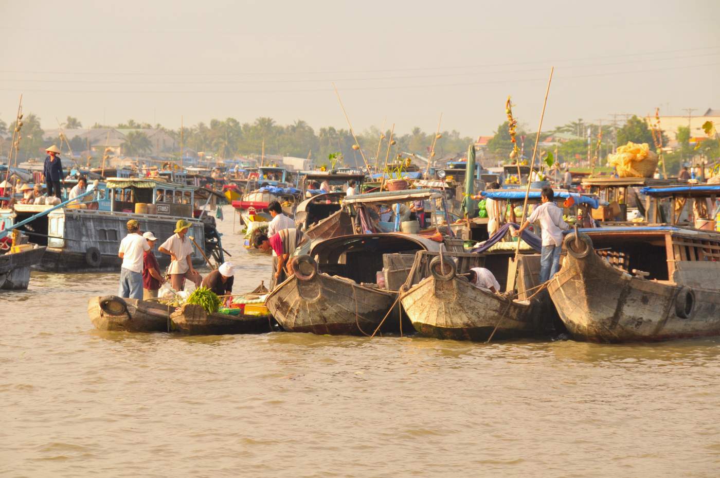 Wassermarkt in Vietnam. Erlebnisreise vom Reiseveranstalter OVERCROSS