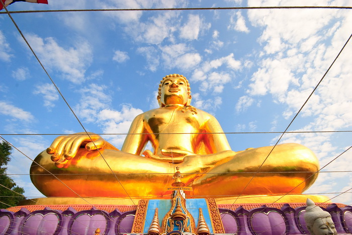 Buddhastatue in Thailand. Reiseveranstalter OVERCROSS